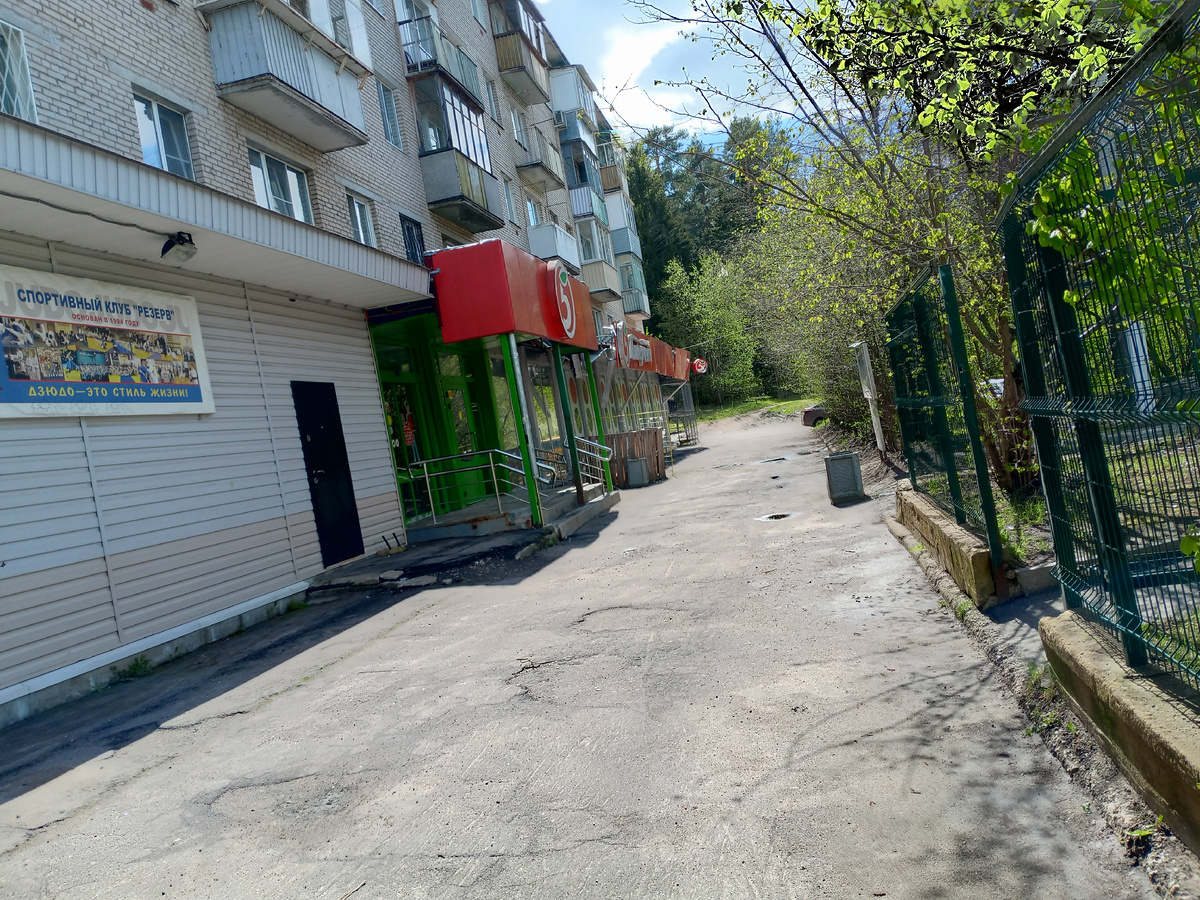 Всего 300 метров от дома)