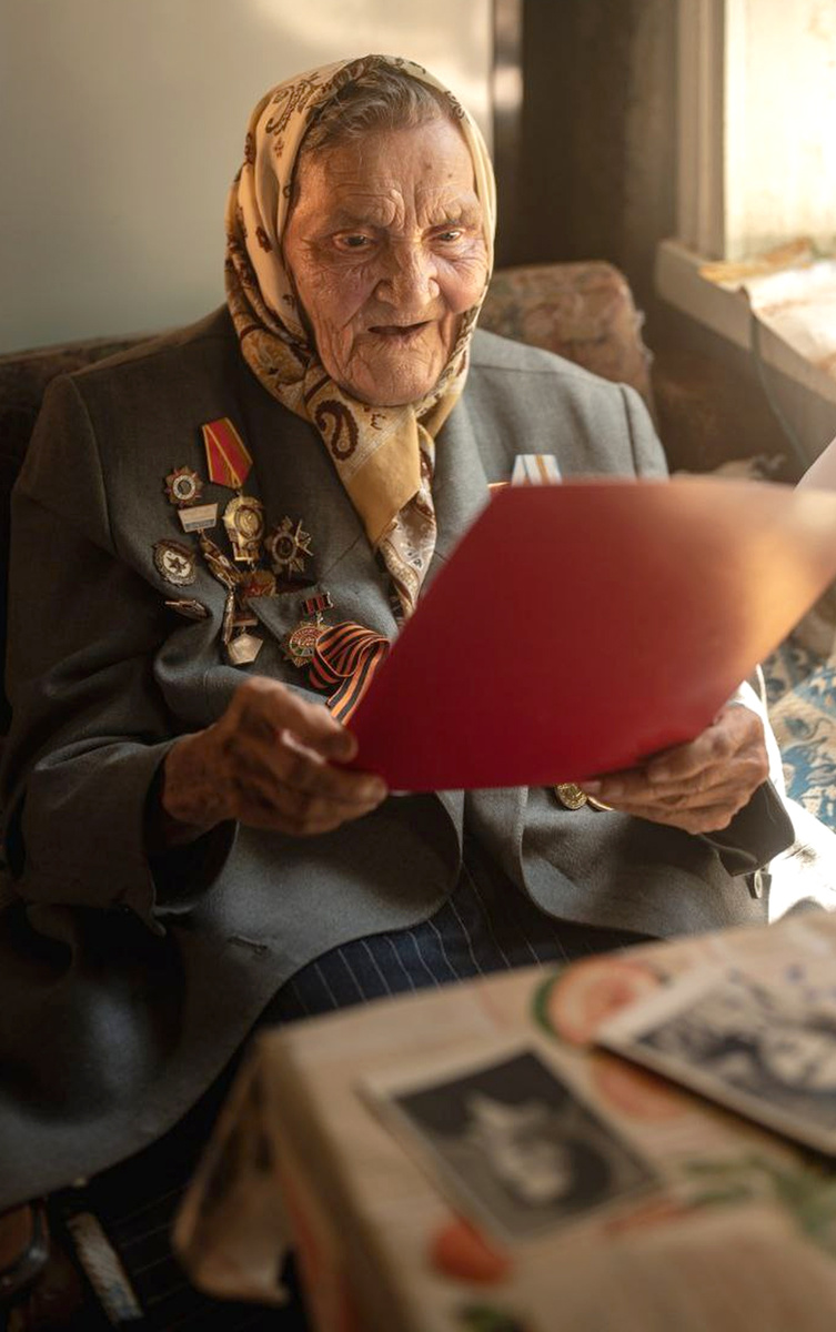 В свои годы Наталья Нарожняя полна бодрости и оптимизма. Фото Руслана АЛИЕВА.