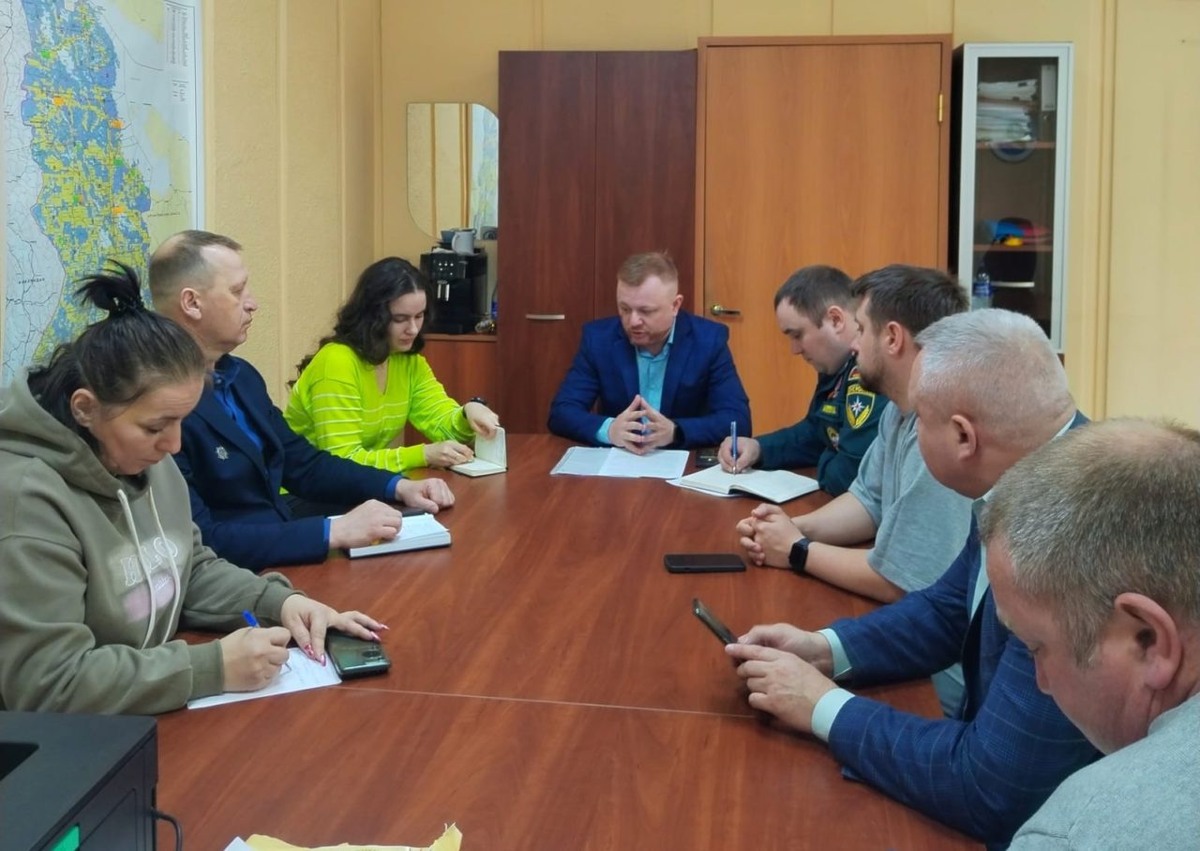    Встреча в Минприроды Карелии с руководителями волонтерских организаций для координации усилий в предупреждении лесных пожаров. Фото: Минприроды Карелии