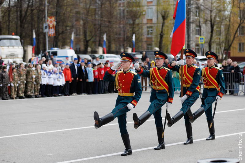    В Череповце в 14-й раз состоялся фестиваль строя и песни "Победа деда - моя Победа".