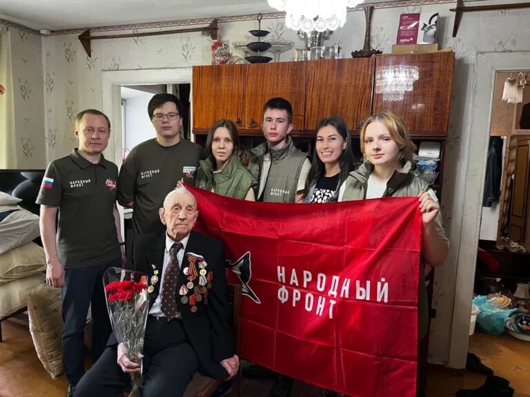    В Оренбурге молодые активисты ОНФ помогли 97-летнему ветерану войны Белов Михаил Александрович