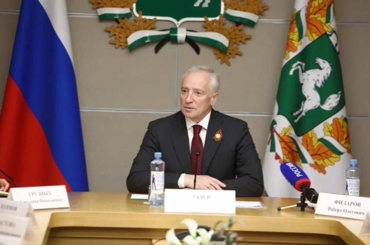    Владимир Мазур поздравил врачей «Плавучей поликлиники» с юбилейным рейсом