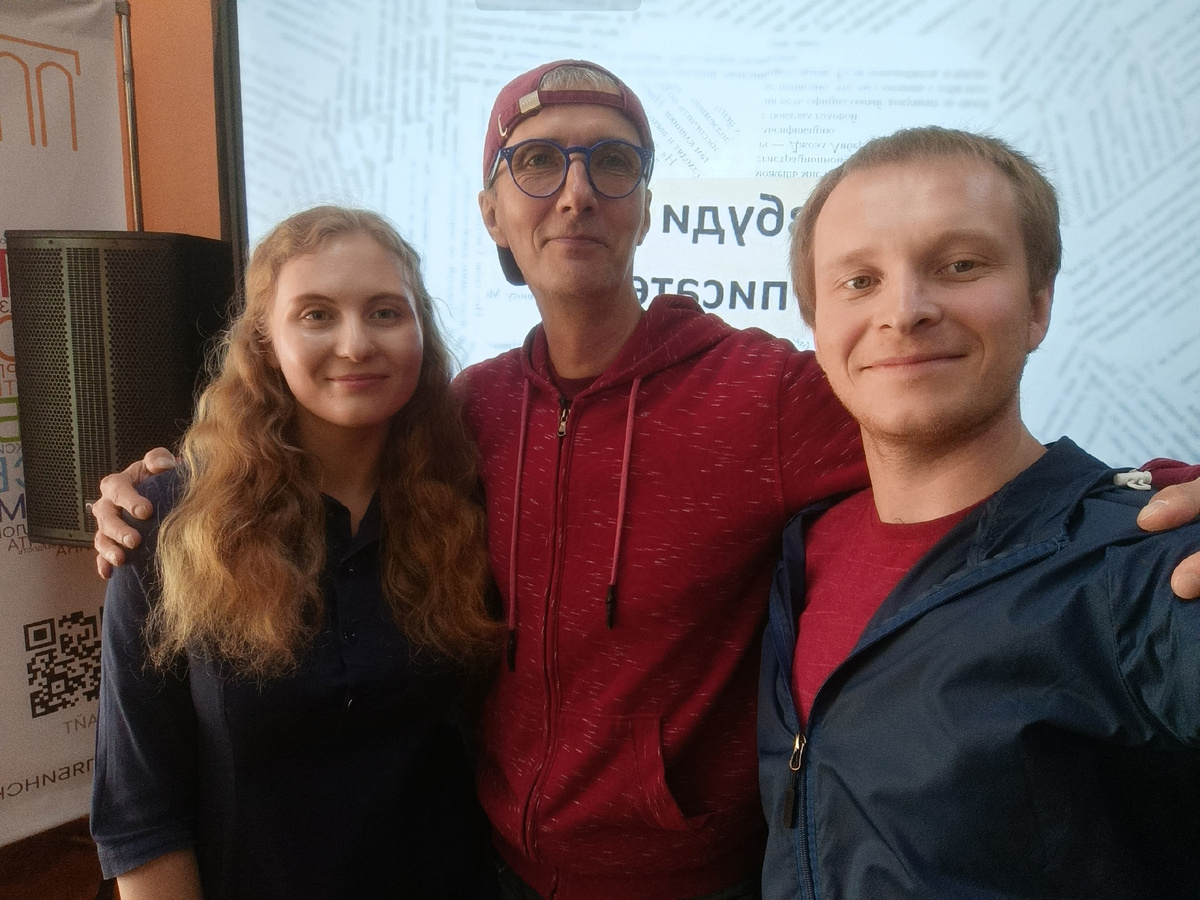 Ведущие интенсива Виктория Ермолина, Янис Грантс(поэт, писатель) и Антон Ермолин (прозаик).