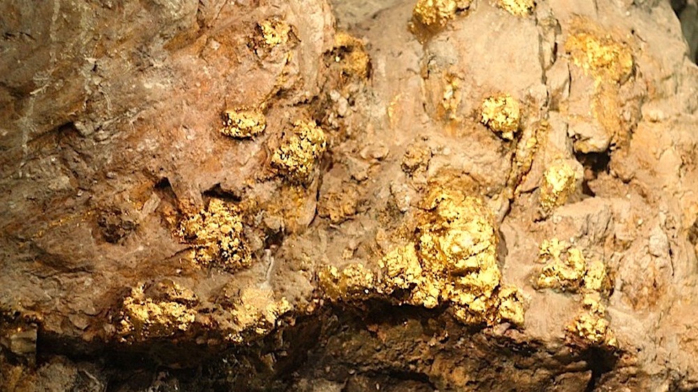 Месторождение рудного золота. Источник: geoplatforma.ru