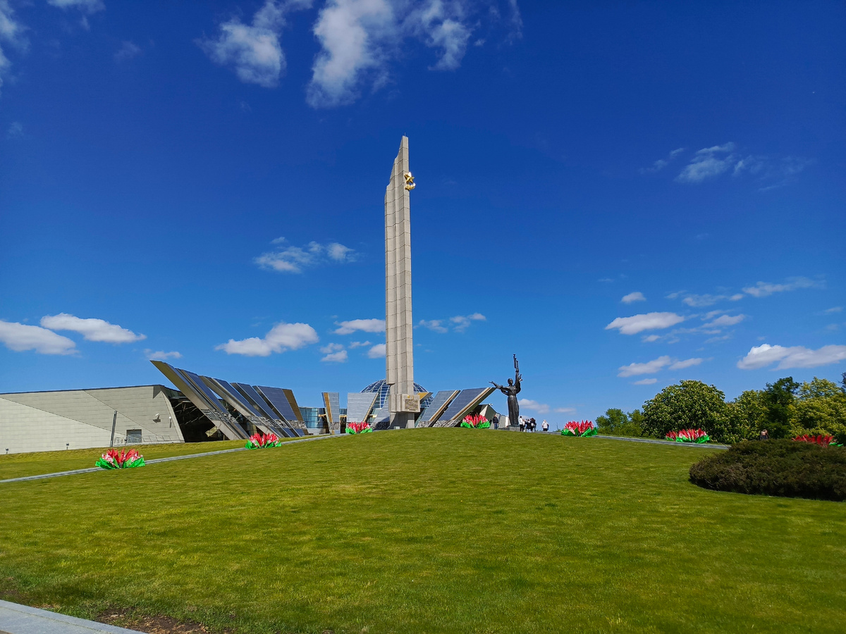 Вид на музей ВОВ, Минск