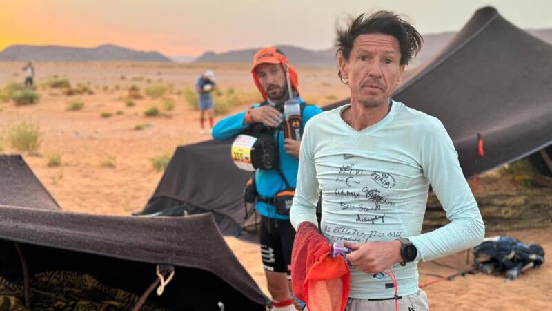     Бывший футболист сборной России Смертин пробежал марафон в 252 км в Сахаре. Телеграм-канал Алексея Смертина