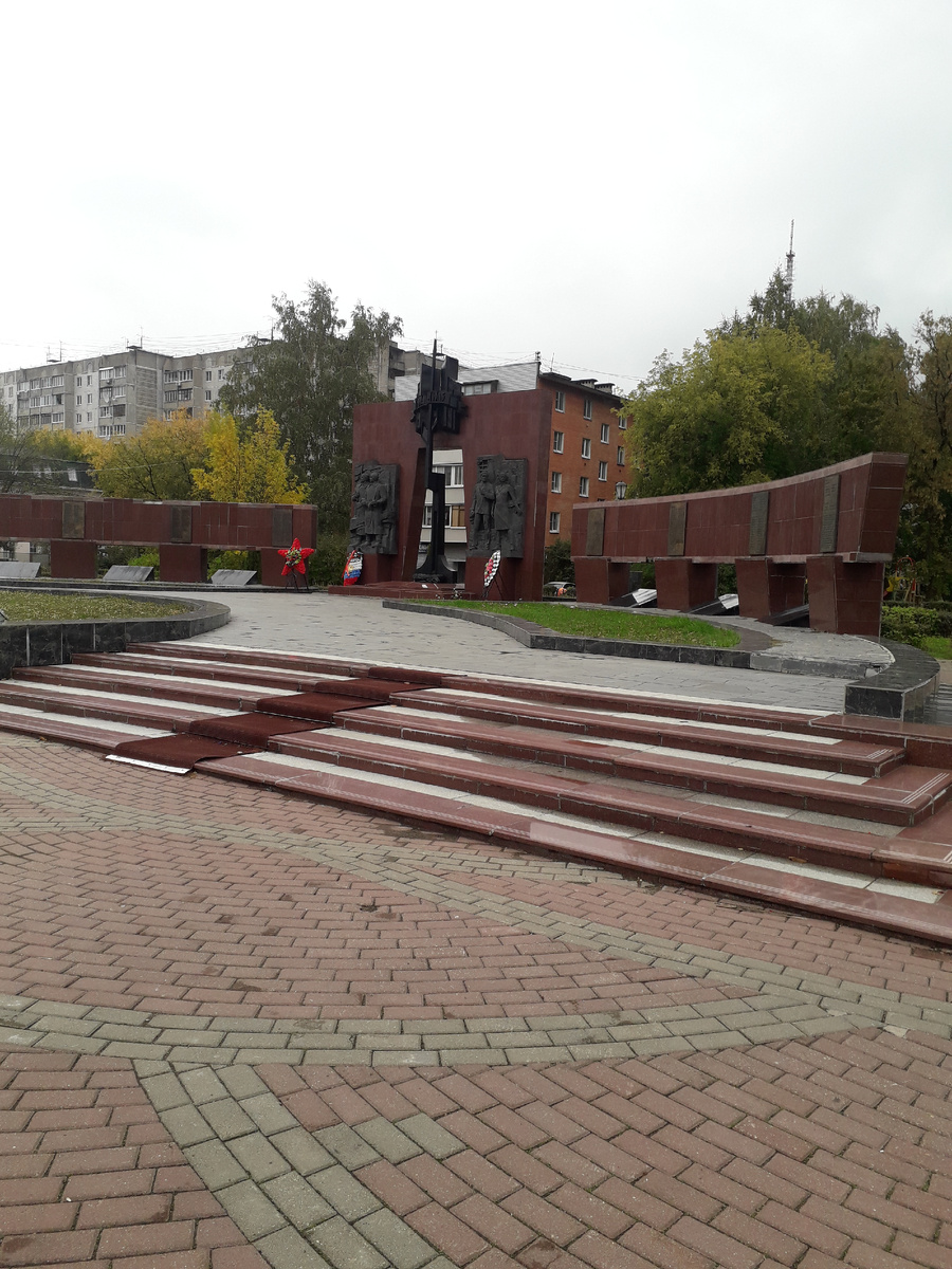 Скульптор – Пшерацкий А.С. (листайте по стрелке – всего 2 фотографии)