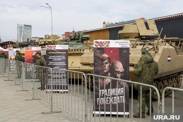 На выставке представлены десятки единиц трофейной техники. Фото: Размик Закарян © URA.RU