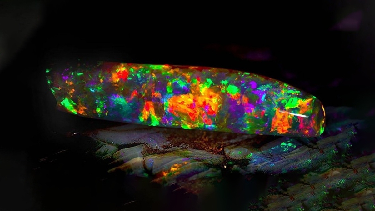 Опал. Фото ourgold.ru