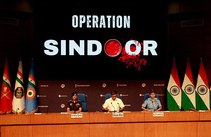    Пресс-конференция индийского командования по теме контртеррористической операции «Синдур». REUTERS/Priyanshu Singh