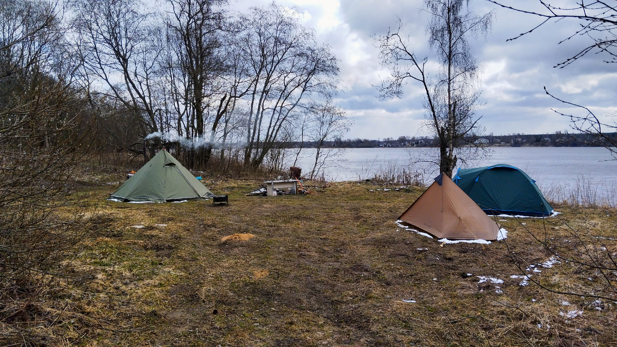 Наш лагерь на берегу.