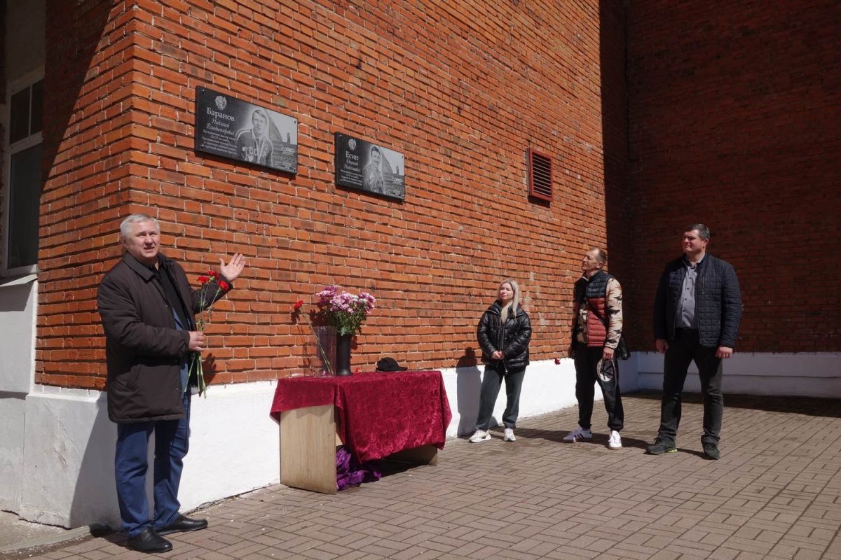    Память чемпионов мира по самбо Николая Баранова и Евгения Есина увековечили в Нижегородской области