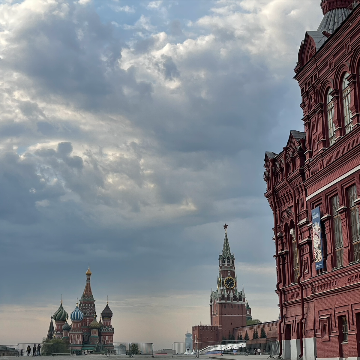 Листайте галерею, там кадры прекрасной Москвы
