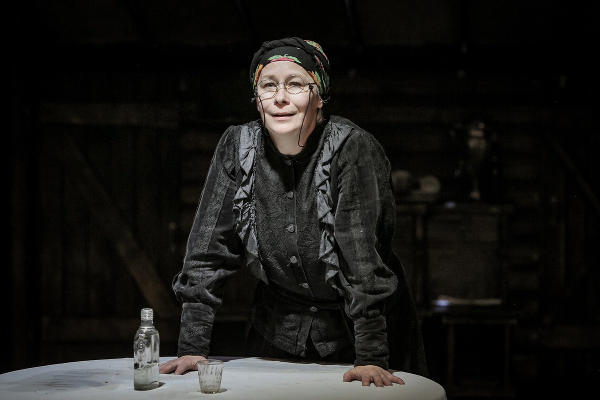 На спектакле "Гроза"