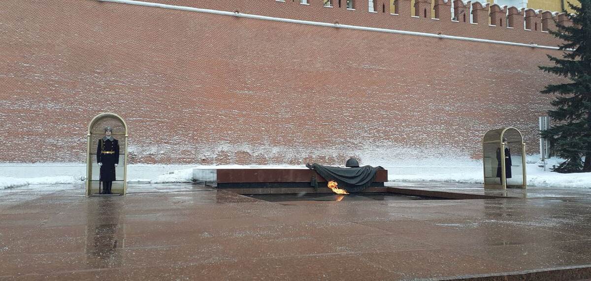 Мемориал «Могила Неизвестного солдата»  и вечный огонь. Фото автора. Март 2023 г. 