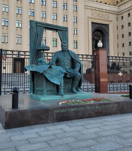 Памятник маршалу СССР А.М. Василевскому. Ссылка на источник: clck.ru/3Lun2f