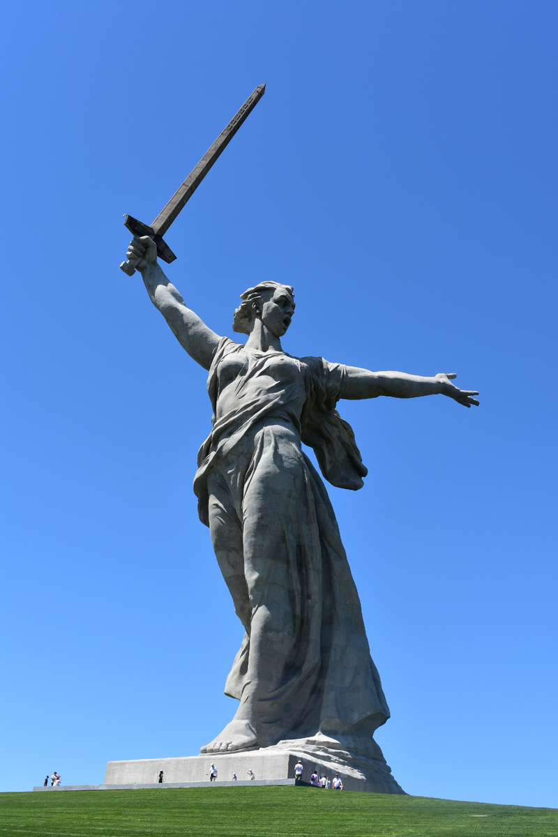 Сталинград. С июля 1942 по февраль 1943 произошла переломная битва, которая стала приближать наш народ к Победе