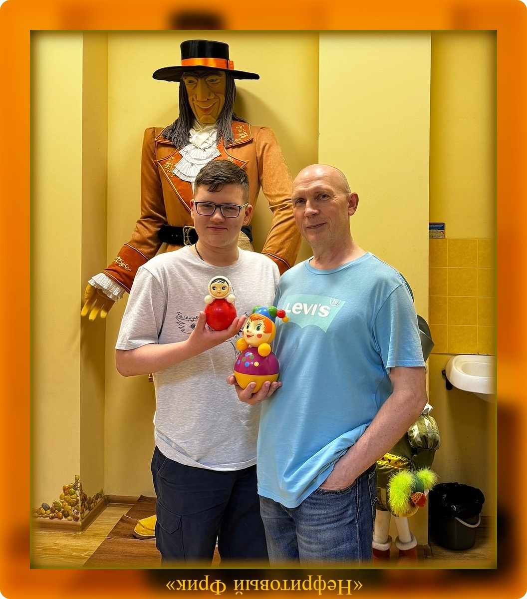 Вот перед вами два вполне успешных джентльмена: Миша на Старте, ну а я уже Финалю этот путь