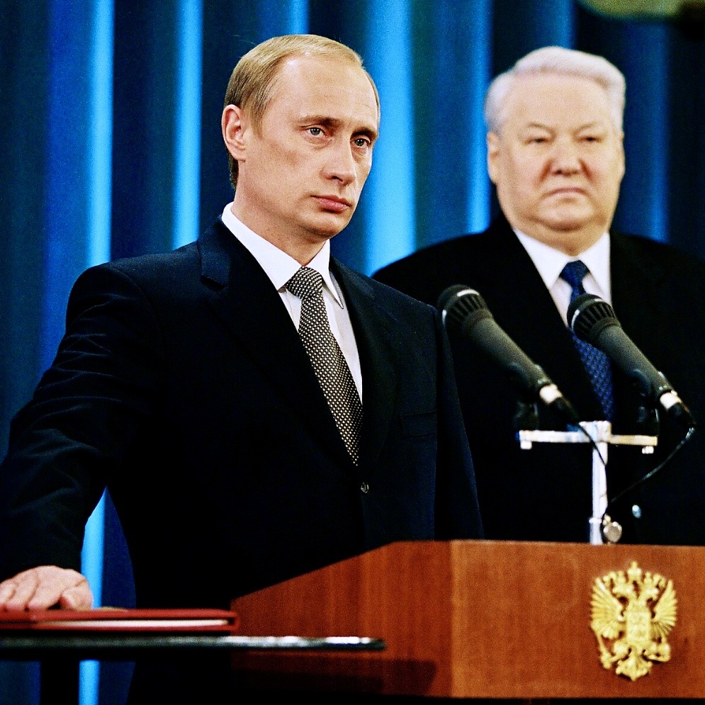 Снимки с сайта президента.