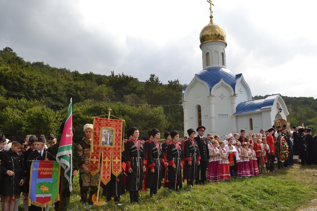 Фото с сайта  https://adygeya-orthodoxia.ru/news/eparxialnyie-novosti/2019/novosti-eparhii2/pamyat-proshlogo-garant-budushhego.html