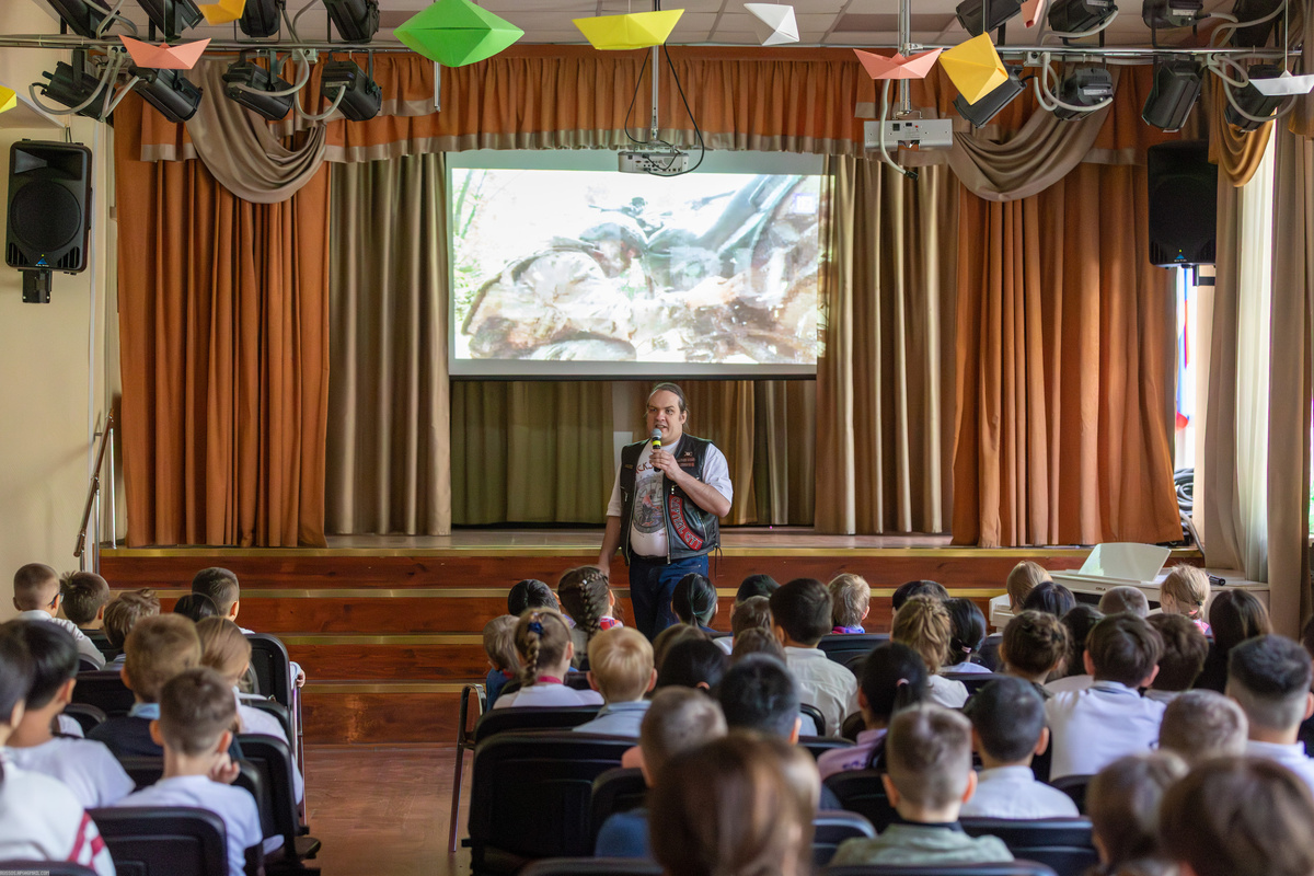 Виталий рассказывает о роли мотоциклов в годы Великой Отечественной войны и во время Специальной военной операции.