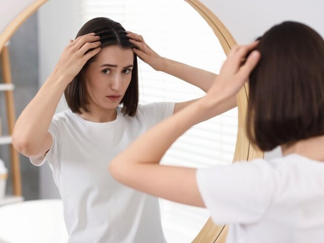    Некоторые люди сталкиваются с поседением волос еще в молодости