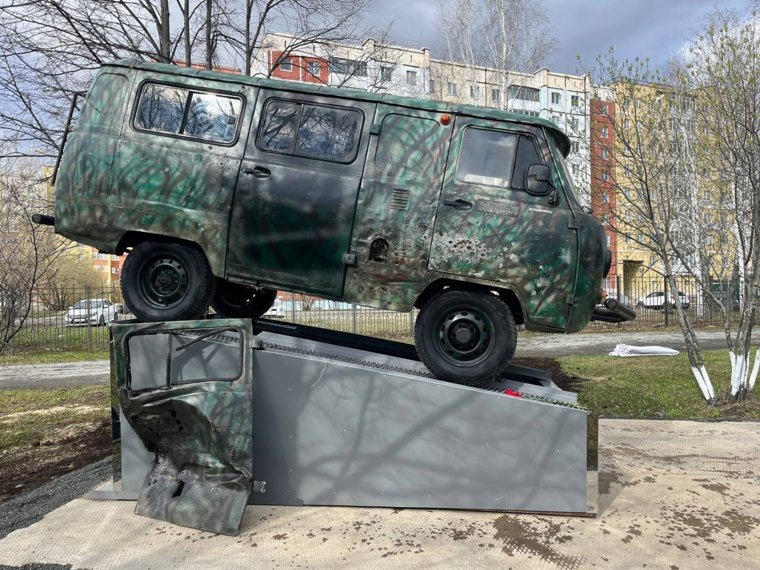 Установленная в Тобольске «Буханка» ранее помогала бойцам на СВО. Фото: Telegram-канал Петра Вагина