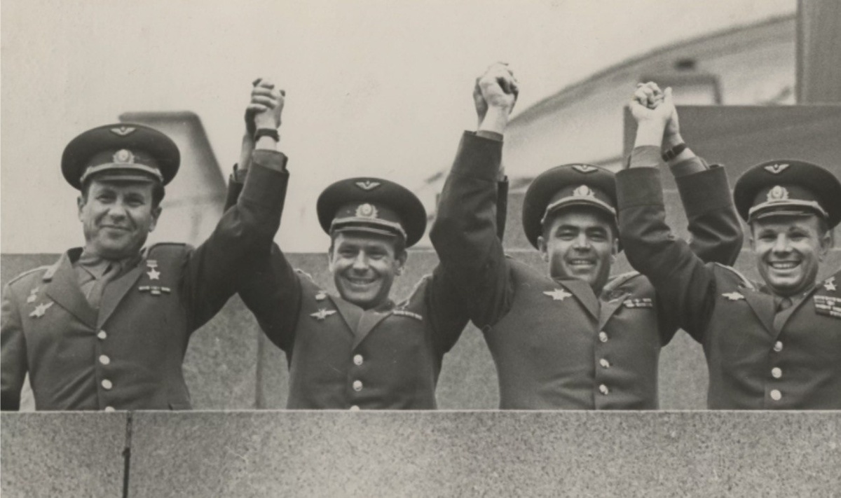 Первые четверо советских космонавтов (слева направо) Павел Попович, Герман Титов, Андриян Николаев, Юрий Гагарин