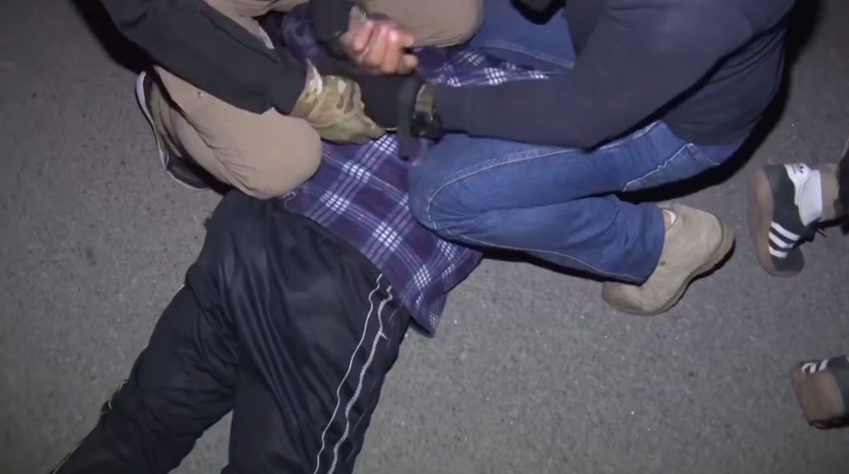 Реальных диверсантов и терористов выявляют и задерживают каждый день. С информационными, конечно, сложнее. Ведь чаще всего они находятся далеко за пределами досегаемости российской юрисдикции. Но есть и среди соотечественников те, кто сознательно или нет поддерживает эти движения.