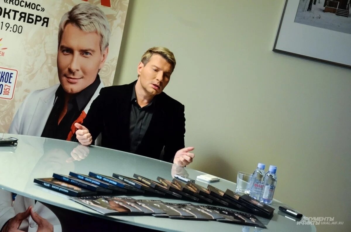    Улетевший из Иркутска Николай Басков застрял в аэропорту в Санкт-Петербурге