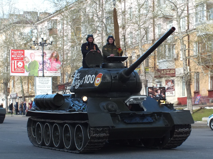 Т-34-85 на параде 9 мая 2015 в Хабаровске