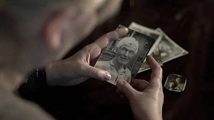 Наталья Борисовна по-настоящему тепло вспоминает руки деда, которые на долгие годы после войны были скованны шрамами на предплечье и пальцах.