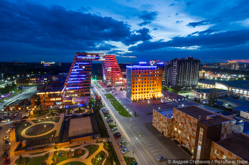 Вид сверху на улицу Николаева и Технопарк новосибирского Академгородка