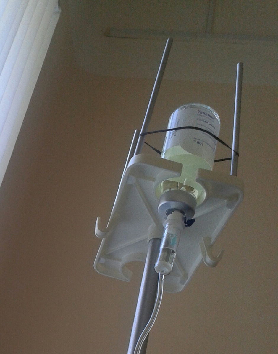 Капельница с таваником на послеродовом отделении в Отта