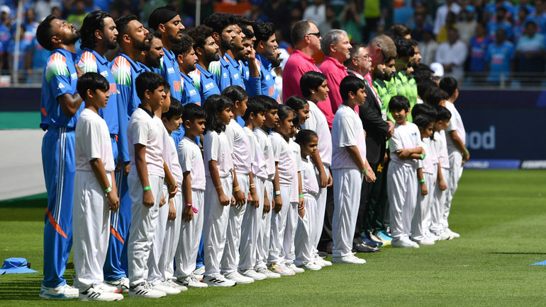    Игроки сборных Индии и Пакистана по крикету. Getty Images