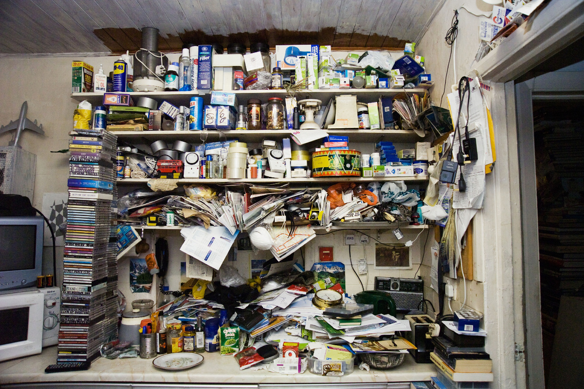 Конечно Ваши полки, возможно не так перегружены. Но убедитесь, что там нет лишнего!