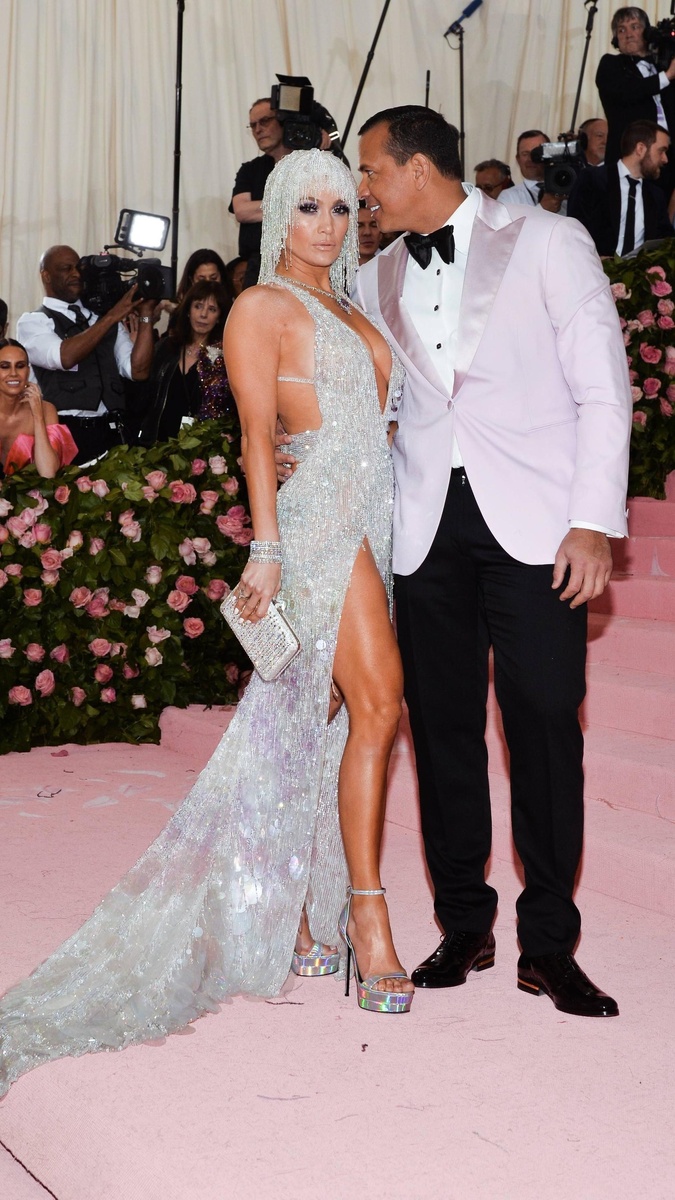 Дженнифер Лопес с Алексом Родригесом на Met Gala, 2019 год