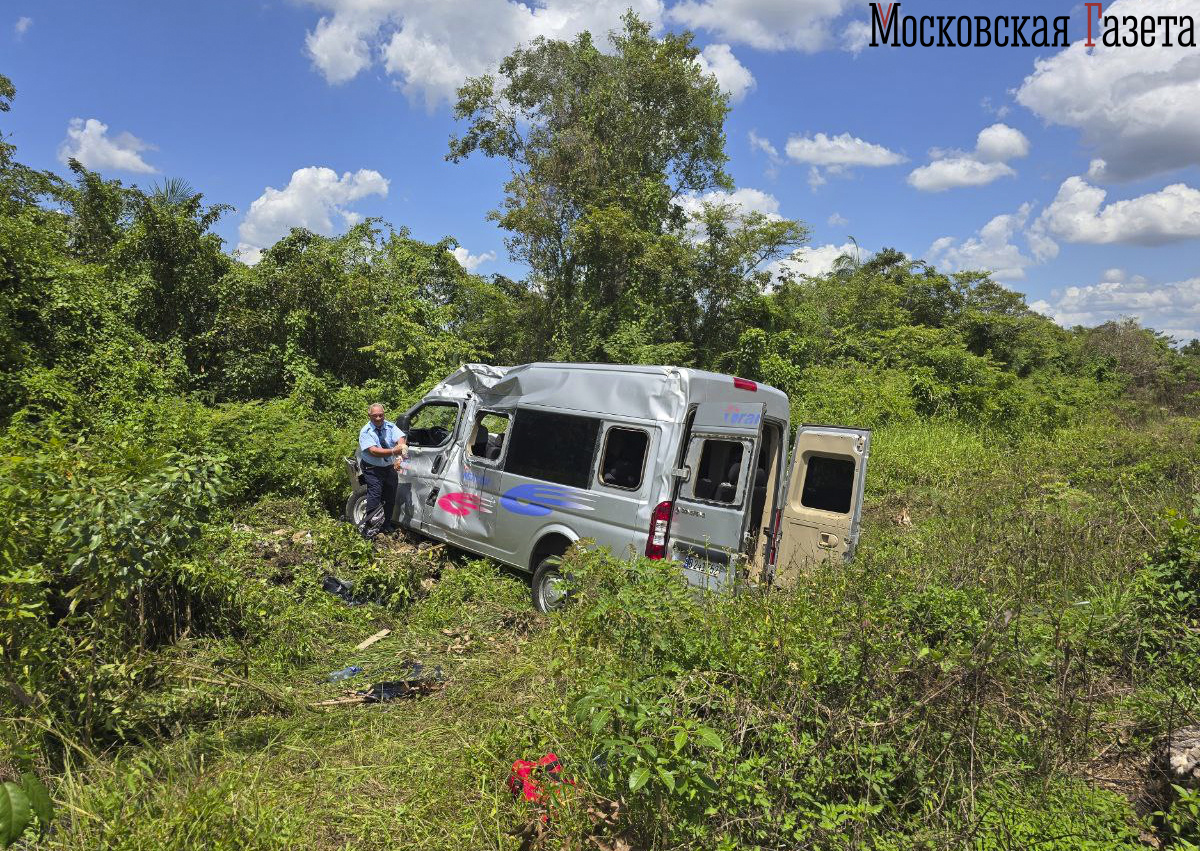 Туристический автобус попал в ДТП на Кубе. Фото © «Московская газета»