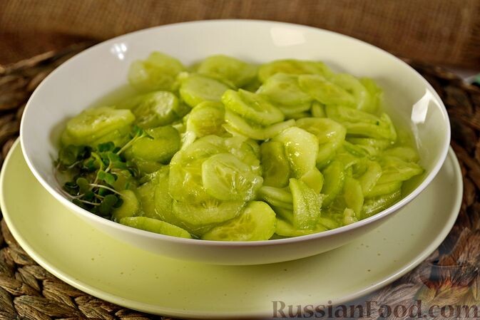 огурцы, чеснок, уксус яблочный, соль, сахар, масло растительное