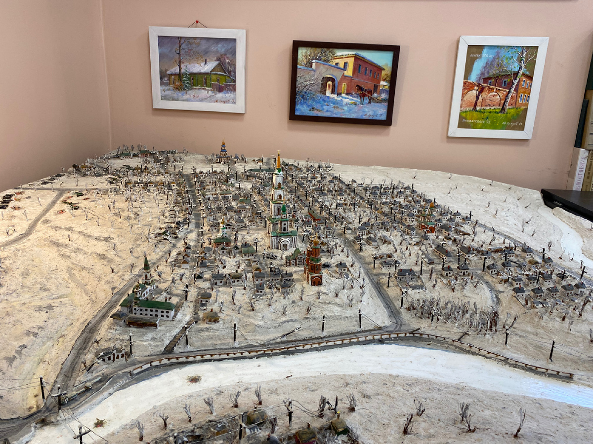 Макет города в туристическом центре. Изготовлен советскими школьниками