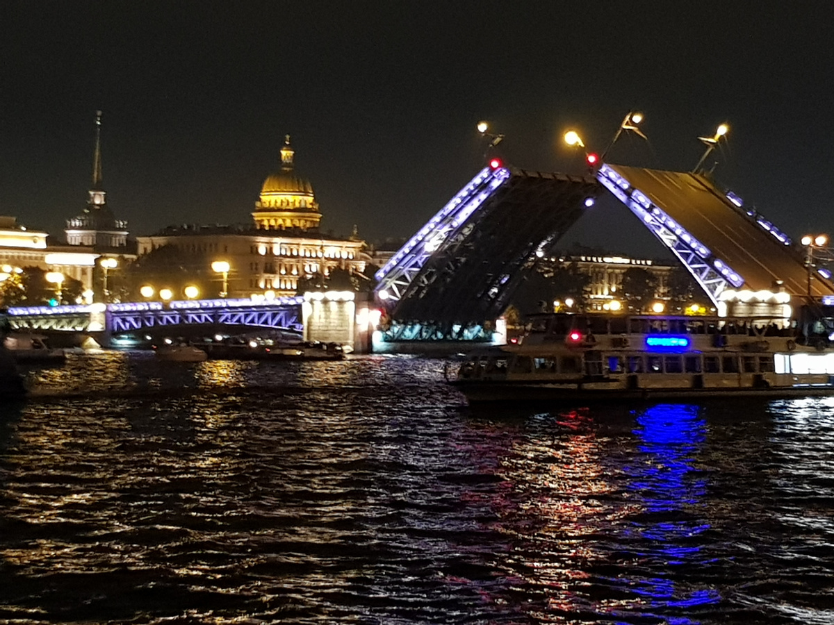 Ночной Питер. Фото из архива автора. 