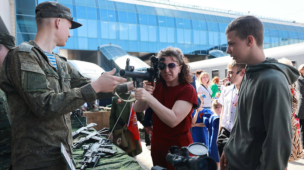 За час до прибытия ретро-поезда на платформе вокзала Ростов-Главный заработали тематические выставки, площадки и фотозоны.📷Фото: Алекс Сильвер