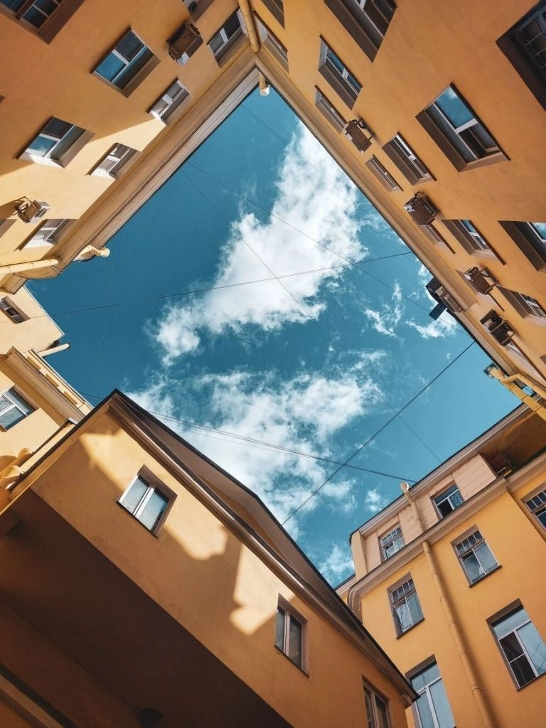 Двор-колодец. Фотография: Андрей Афанасьев.