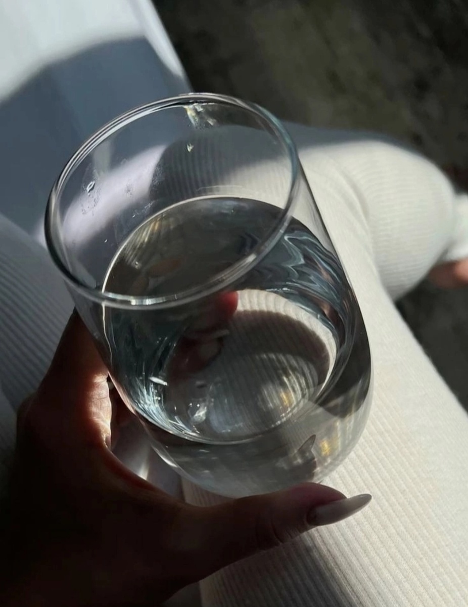 1 регулярный стакан воды в день — это уже много, если раньше воды вы не пили совсем