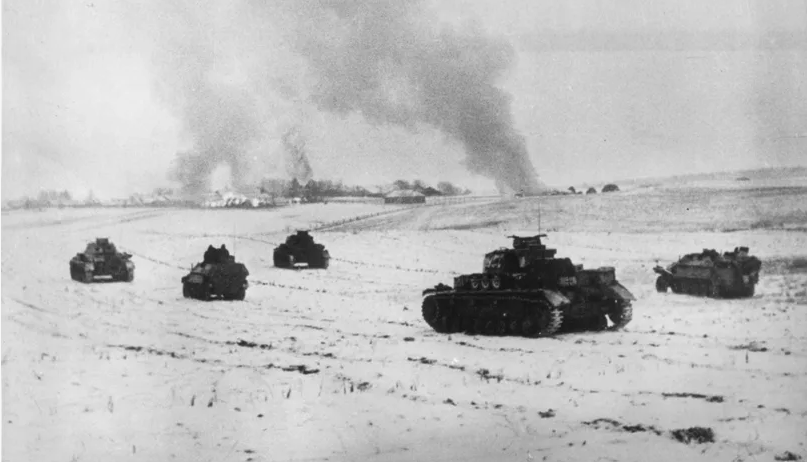 Наступление немецкой бронетехники. Источник Яндекс картинки