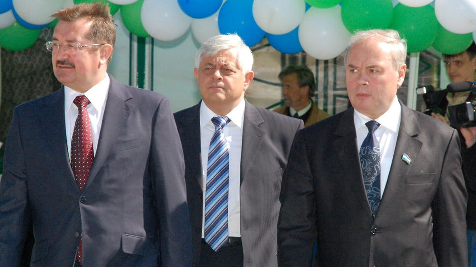 Бывший премьер-министр Башкирии Раиль Сарбаев, Павел Качкаев и спикер Курултая республики Константин Толкачев.📷Фото: пресс-службы администрации Уфы / Коммерсантъ