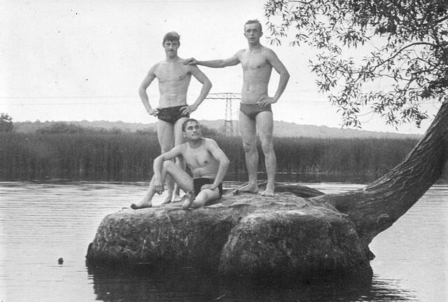 Товарищи прапорщики гвю67МСП на немецком озере. ГСВГ, г.Гримма...