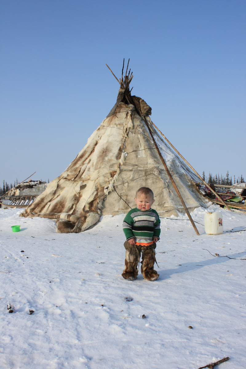 Дети оленеводов с детства привыкают к морозам