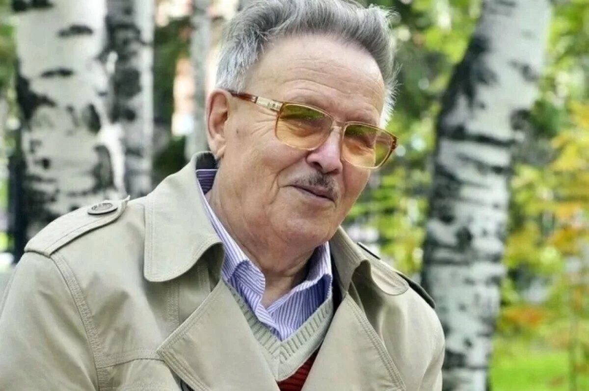    Андрей Тарханов – мансийский поэт, почетный житель Ханты-Мансийска.