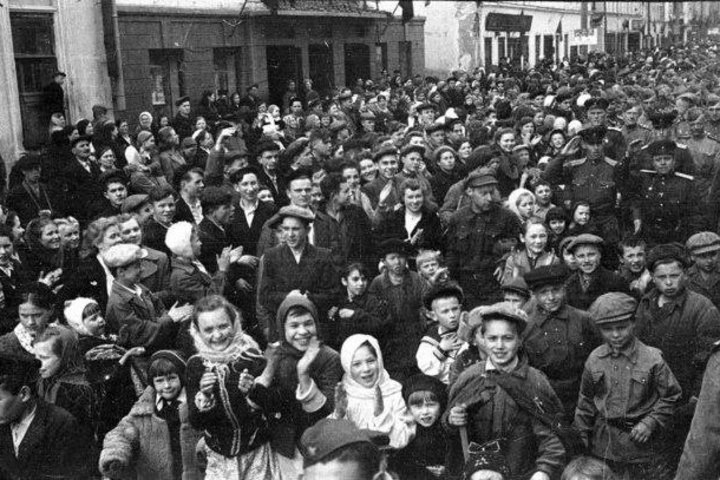 Казань, ул.Баумана, 9 мая 1945 года. предоставлено Нацмузеем РТ